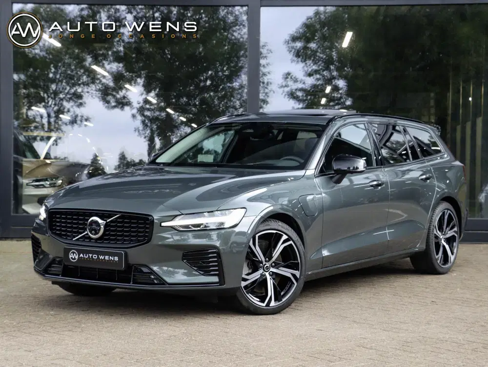 Volvo V60 T8 AWD Plus Dark Forest Lake Pano 360 Cam uit 2026