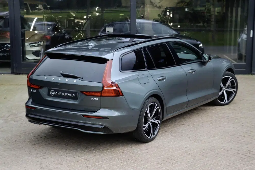 Volvo V60 T8 AWD Plus Dark Forest Lake Pano 360 Cam uit 2026, foto 2