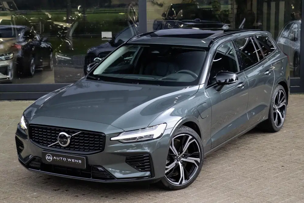 Volvo V60 T8 AWD Plus Dark Forest Lake Pano 360 Cam uit 2026, foto 4