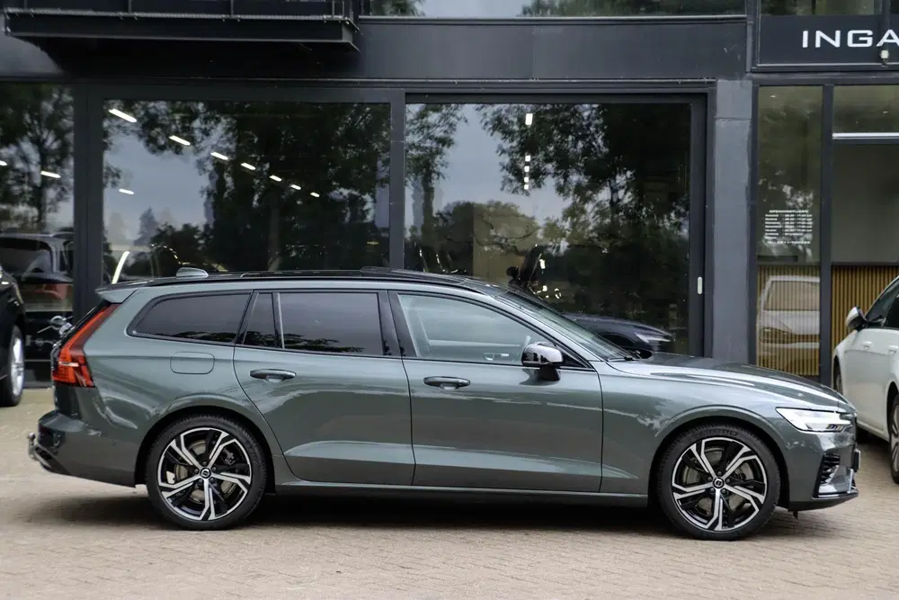 Volvo V60 T8 AWD Plus Dark Forest Lake Pano 360 Cam uit 2026, foto 8