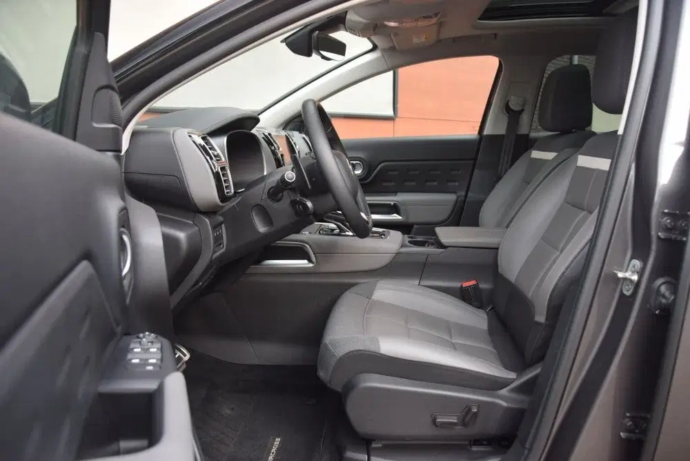 Citroën C5 Aircross Citroen C5 Aircross 1.6 Plug-in Hybrid 225 uit 2021, foto 8