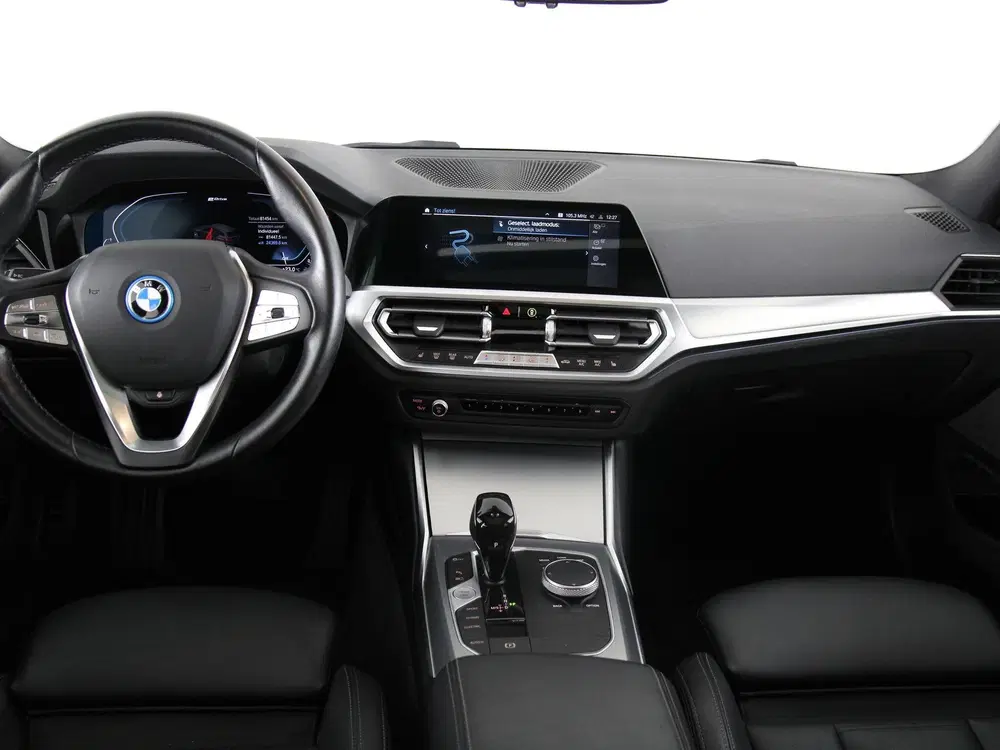 BMW 3-serie 330e Touring xDrive Sport Line (bj 2022) uit 2022, foto 13