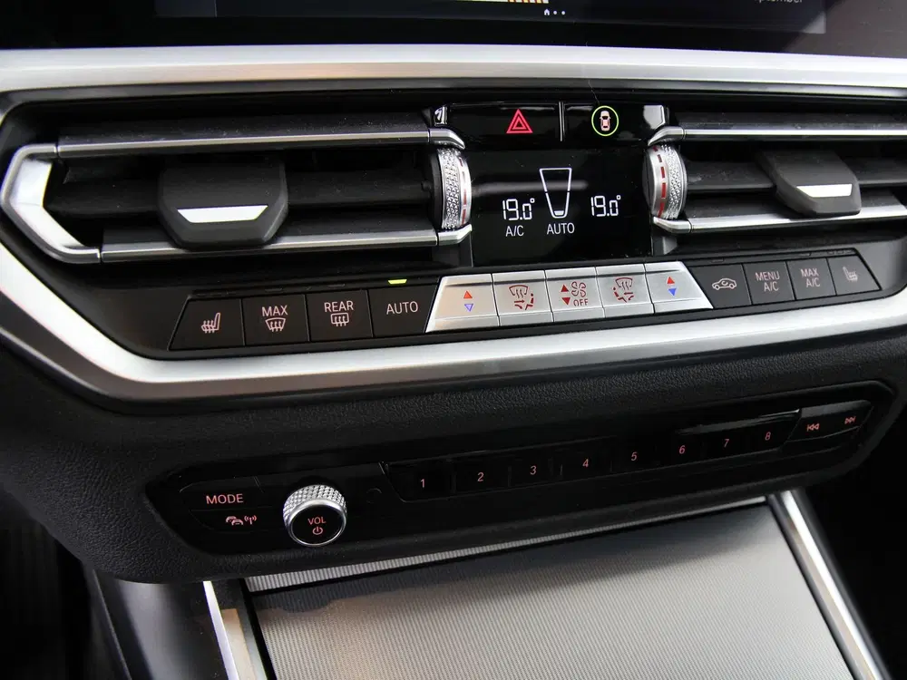 BMW 3-serie 330e Touring xDrive Sport Line (bj 2022) uit 2022, foto 14
