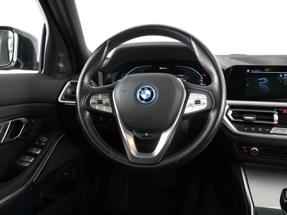 BMW 3-serie 330e Touring xDrive Sport Line (bj 2022) uit 2022, foto 2