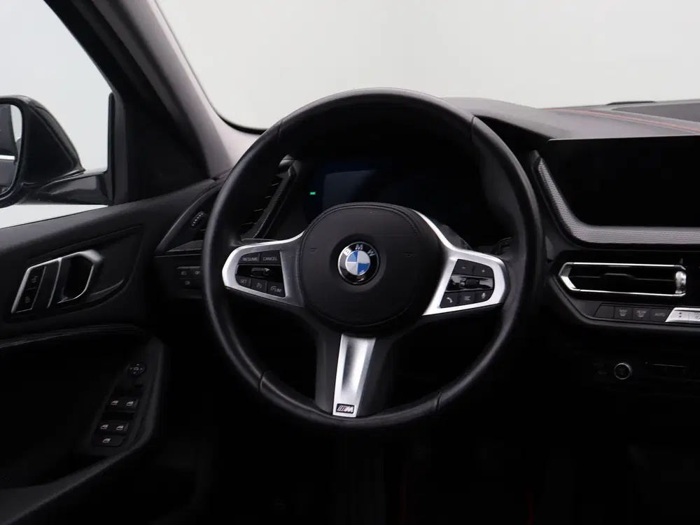 BMW 1-serie 118i Business Edition (bj 2022) uit 2022, foto 2