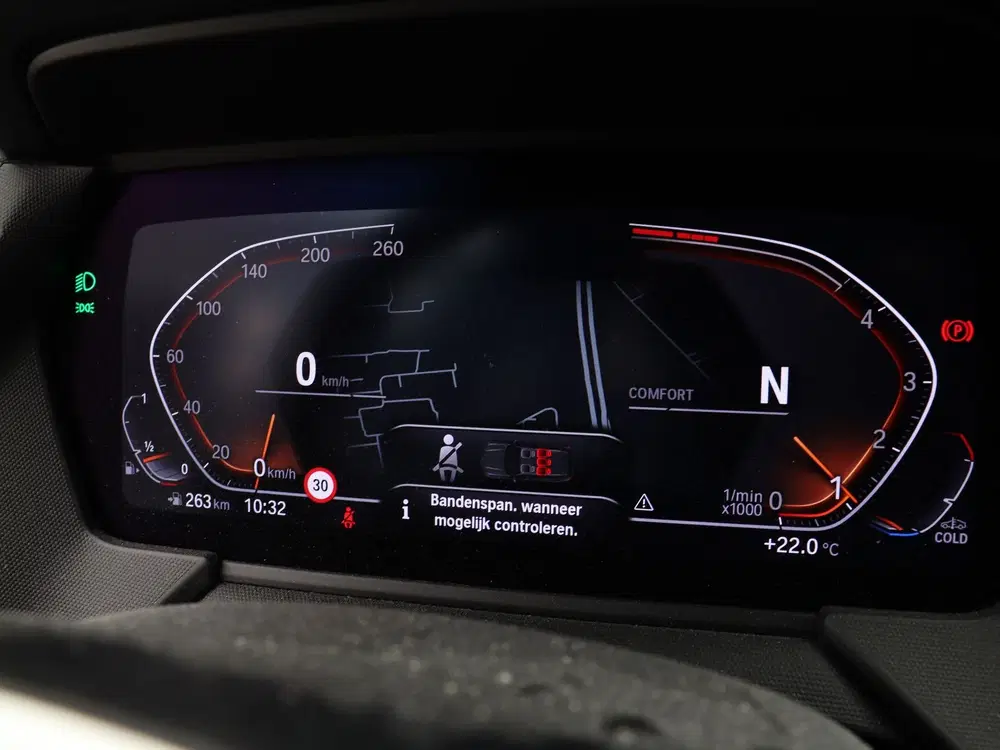 BMW 1-serie 118i Business Edition (bj 2022) uit 2022, foto 3