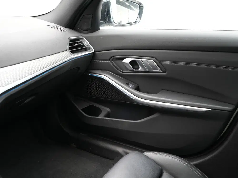 BMW 3-serie 320e Touring Business Edition Plus uit 2022, foto 14