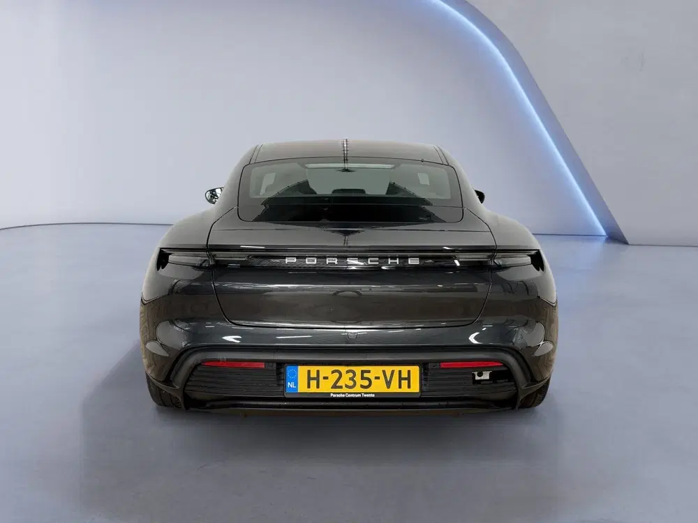 Porsche Taycan 4S Performance 84 kWh uit 2020, foto 4