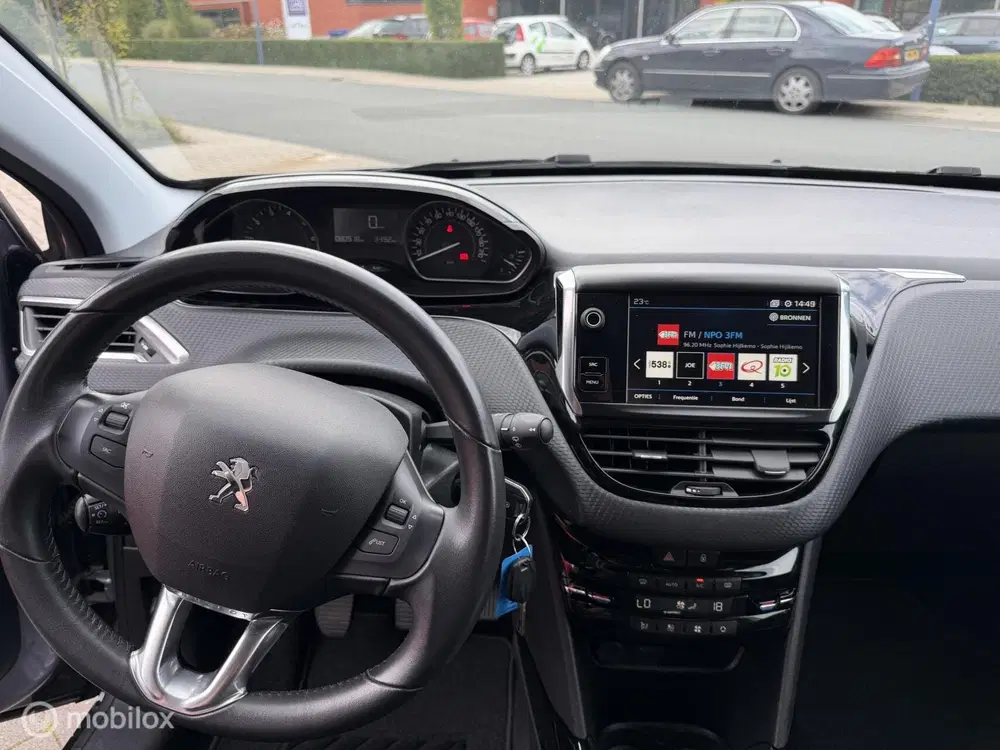 Peugeot 2008 1.2 PureTech Signature uit 2019, foto 10