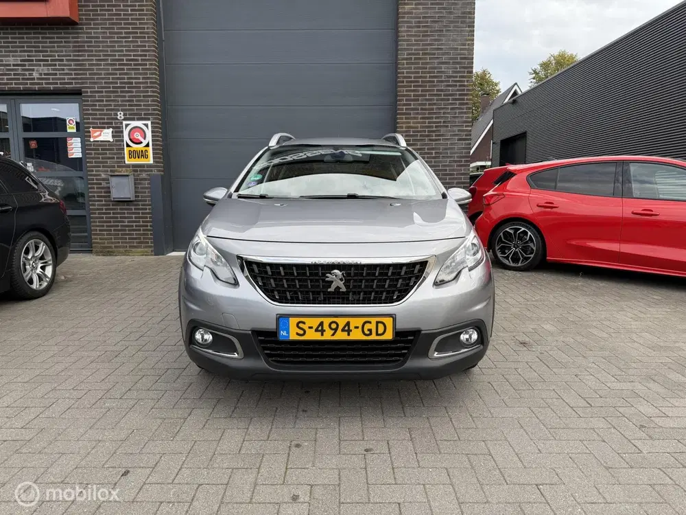 Peugeot 2008 1.2 PureTech Signature uit 2019, foto 2