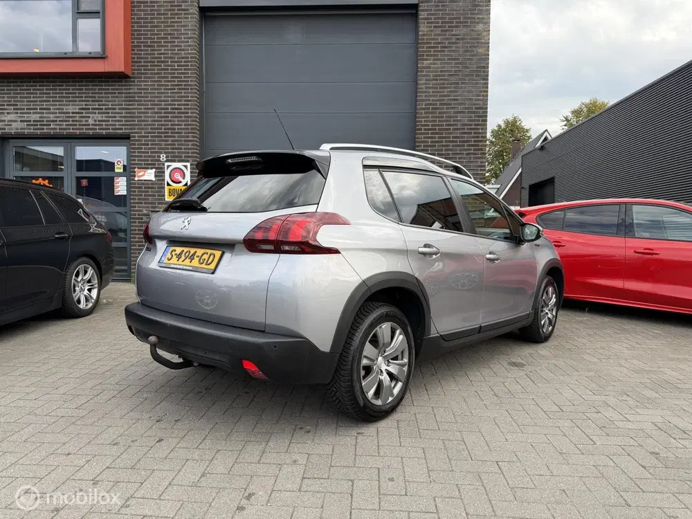 Peugeot 2008 1.2 PureTech Signature uit 2019, foto 4