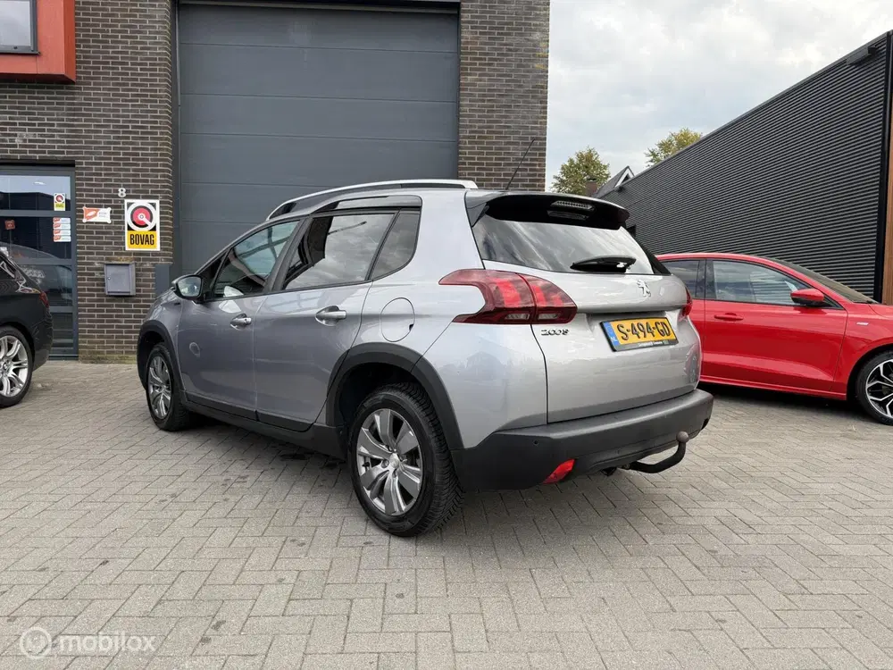 Peugeot 2008 1.2 PureTech Signature uit 2019, foto 6