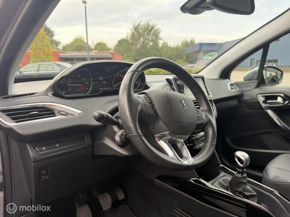 Peugeot 2008 1.2 PureTech Signature uit 2019, foto 7