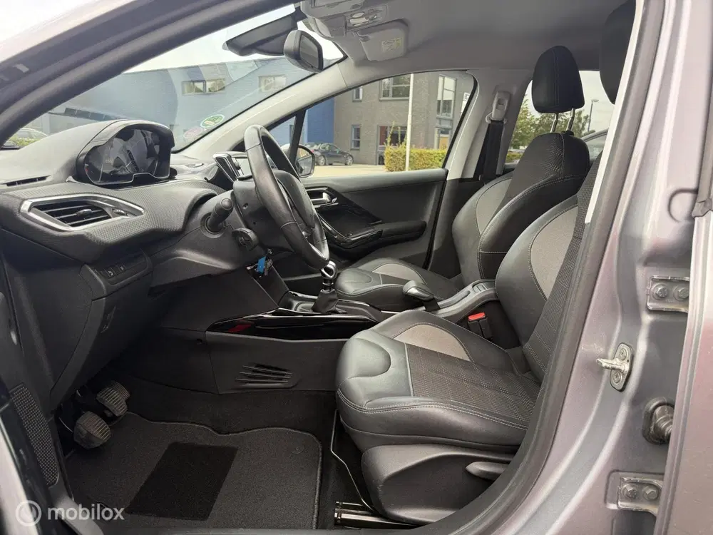 Peugeot 2008 1.2 PureTech Signature uit 2019, foto 8