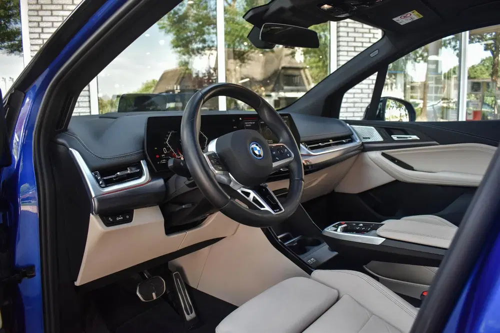 BMW 2-serie Active Tourer 230e xDrive M-Sport Pano Tre uit 2023, foto 10