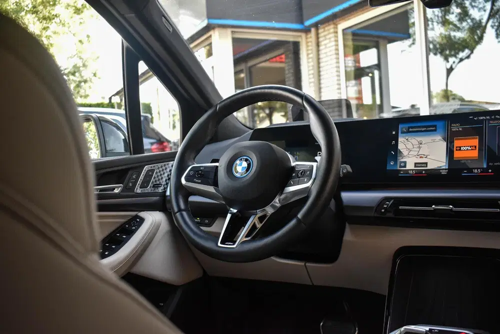 BMW 2-serie Active Tourer 230e xDrive M-Sport Pano Tre uit 2023, foto 14