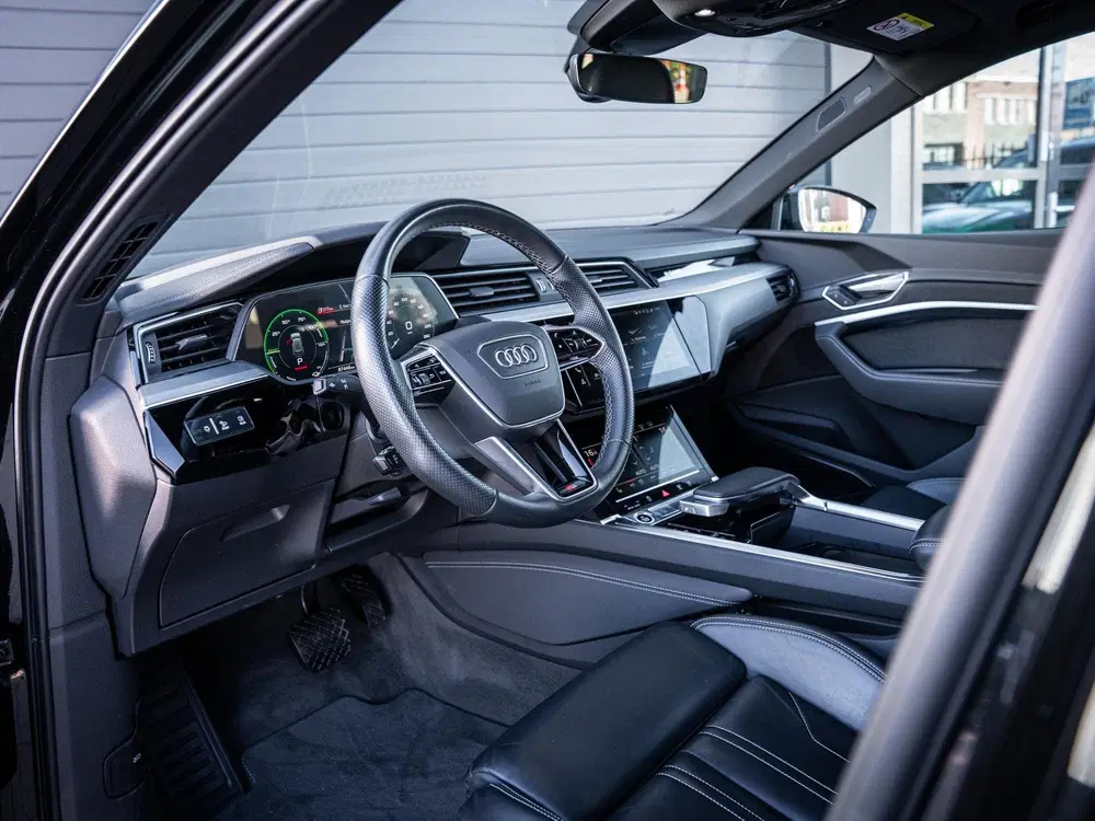 Audi e-tron 55 quattro S edition 95 kWh 3x S-Line l Pa uit 2022, foto 2