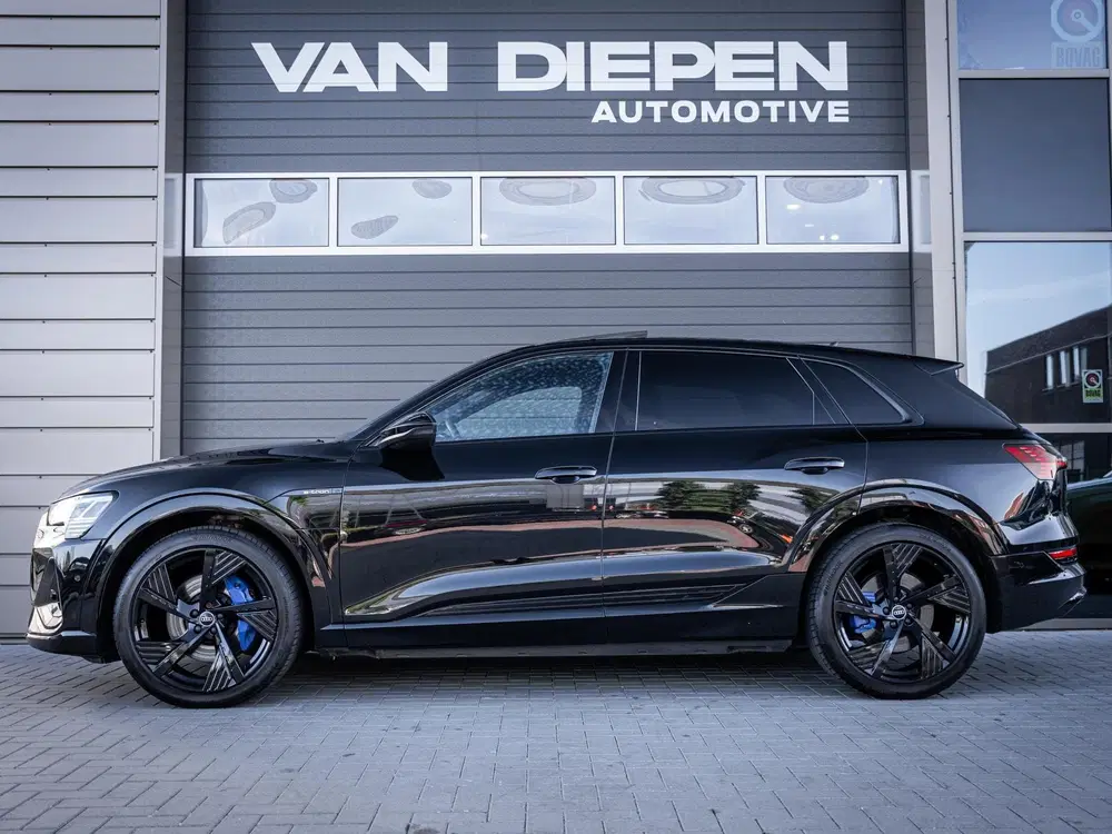Audi e-tron 55 quattro S edition 95 kWh 3x S-Line l Pa uit 2022, foto 9