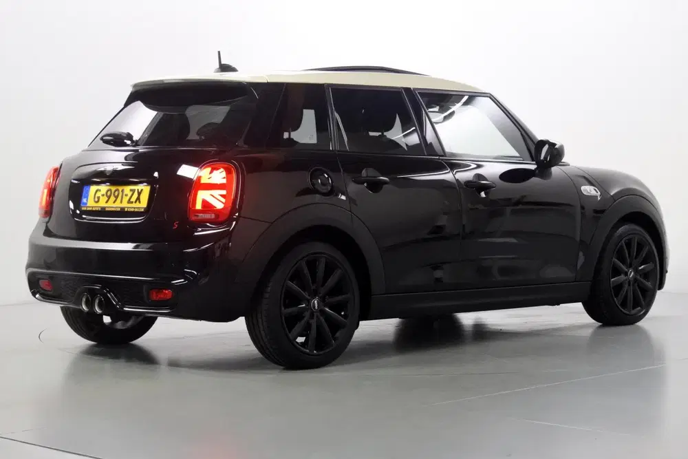 Mini Cooper S 2.0 Cooper S 60 Years Edition NL auto NAP uit 2020, foto 2