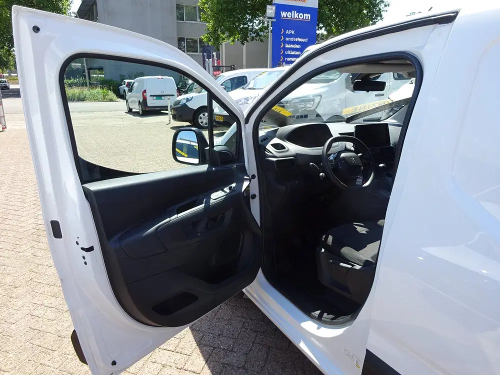 Peugeot Partner 1.2 PureTech Pro BENZINE AIRCO NAVI CRUISE uit 2022, foto 11