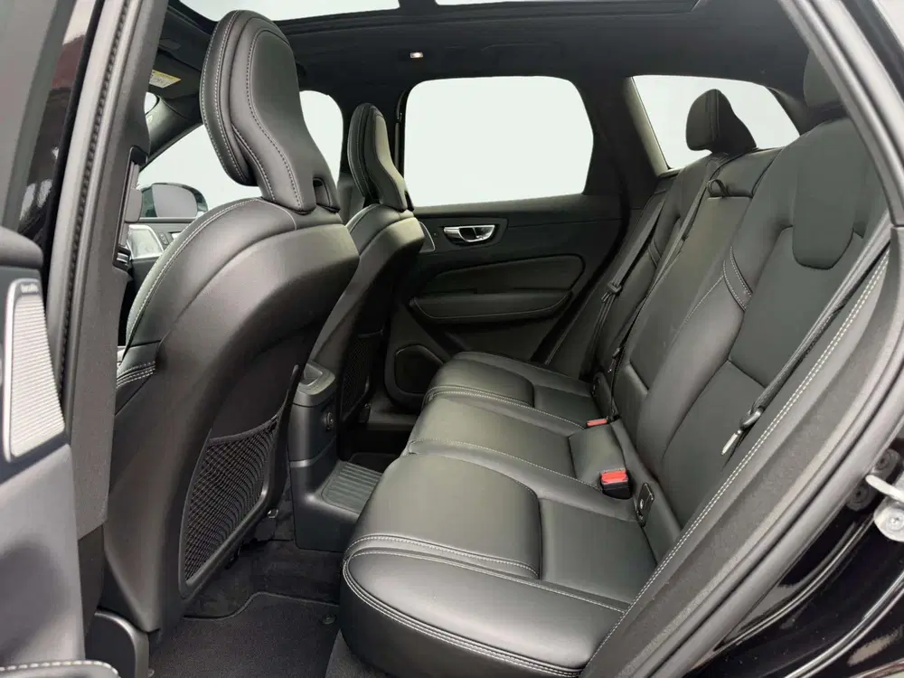 Volvo XC60 2.0 T8 Plug-in hybrid AWD Plus Black Editi uit 2024, foto 13