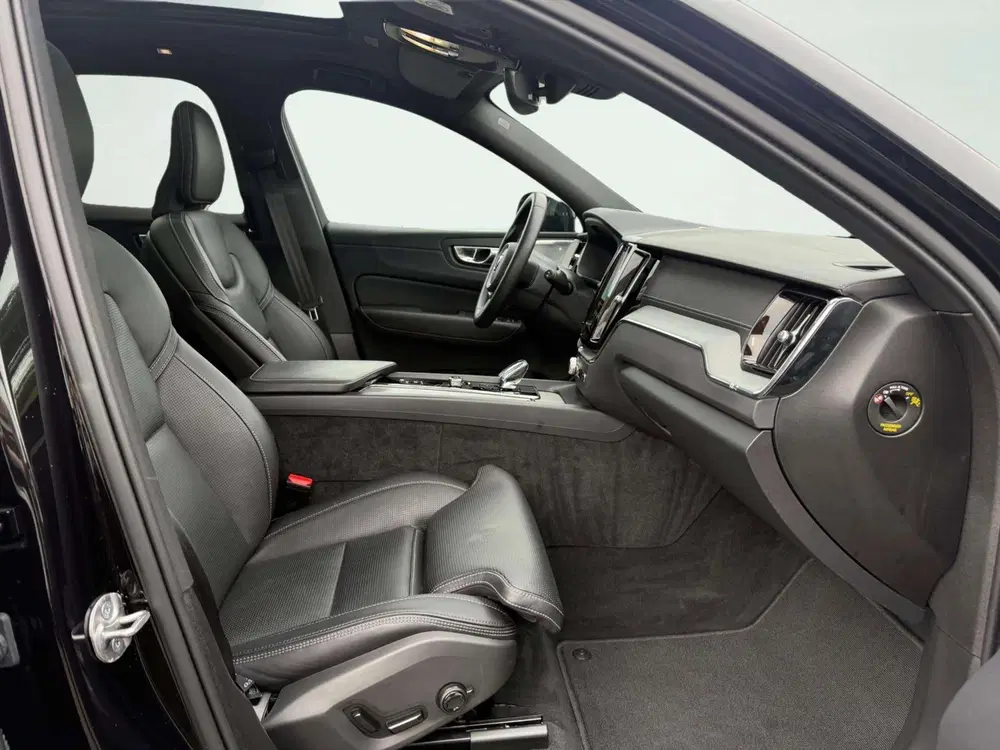 Volvo XC60 2.0 T8 Plug-in hybrid AWD Plus Black Editi uit 2024, foto 14