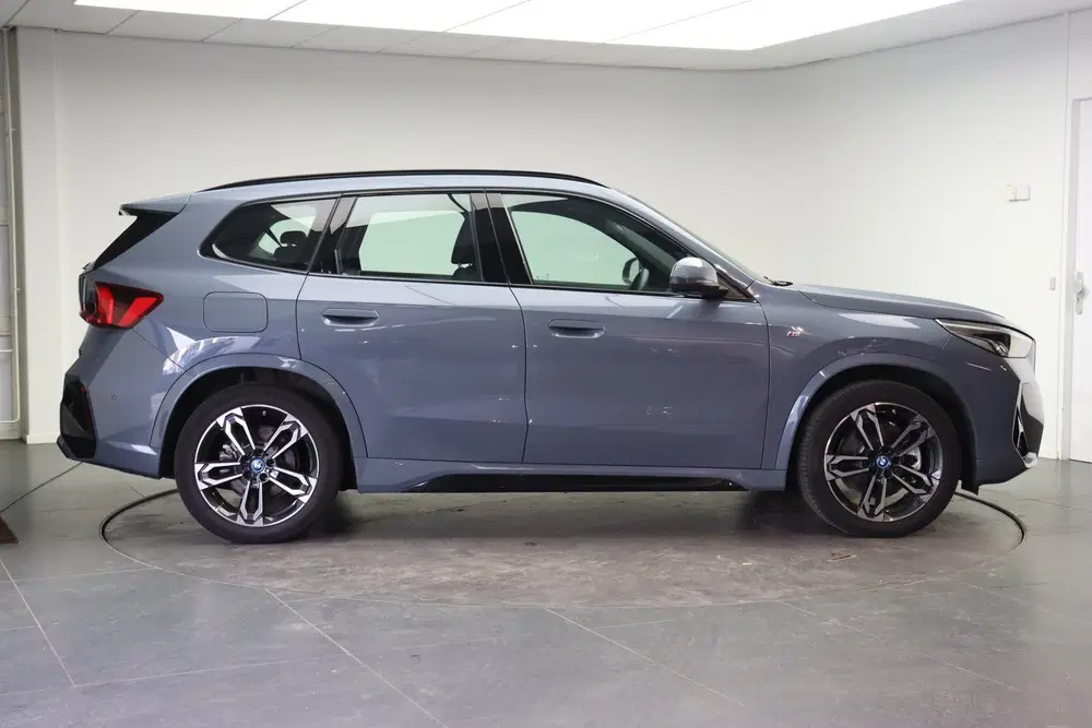 BMW iX1 xDrive30 M Sport uit 2025, foto 5