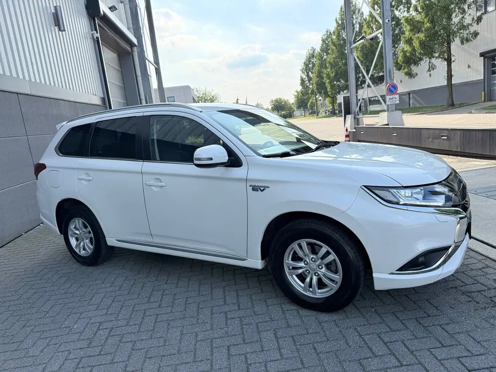 Mitsubishi Outlander 2.4 PHEV Pure*1eEigenaar*Camera*StoelVe uit 2021, foto 4