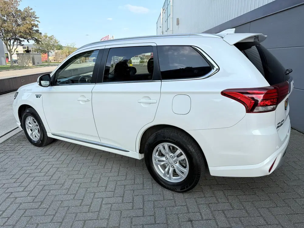 Mitsubishi Outlander 2.4 PHEV Pure*1eEigenaar*Camera*StoelVe uit 2021, foto 8