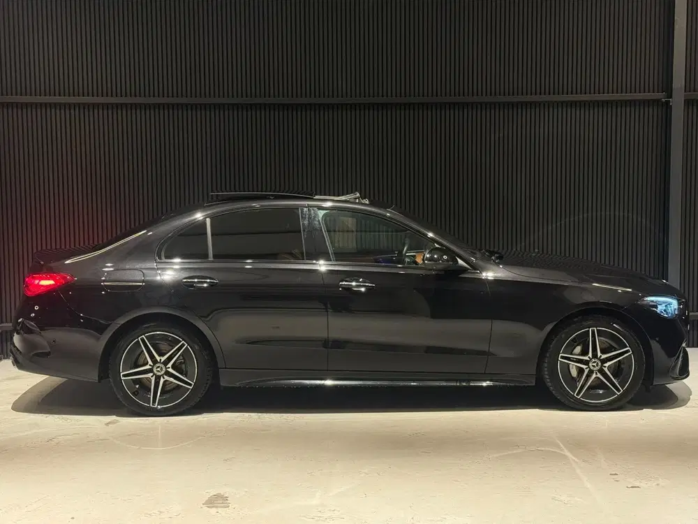 Mercedes-Benz C-Klasse 300e AMG Pano uit 2022, foto 5
