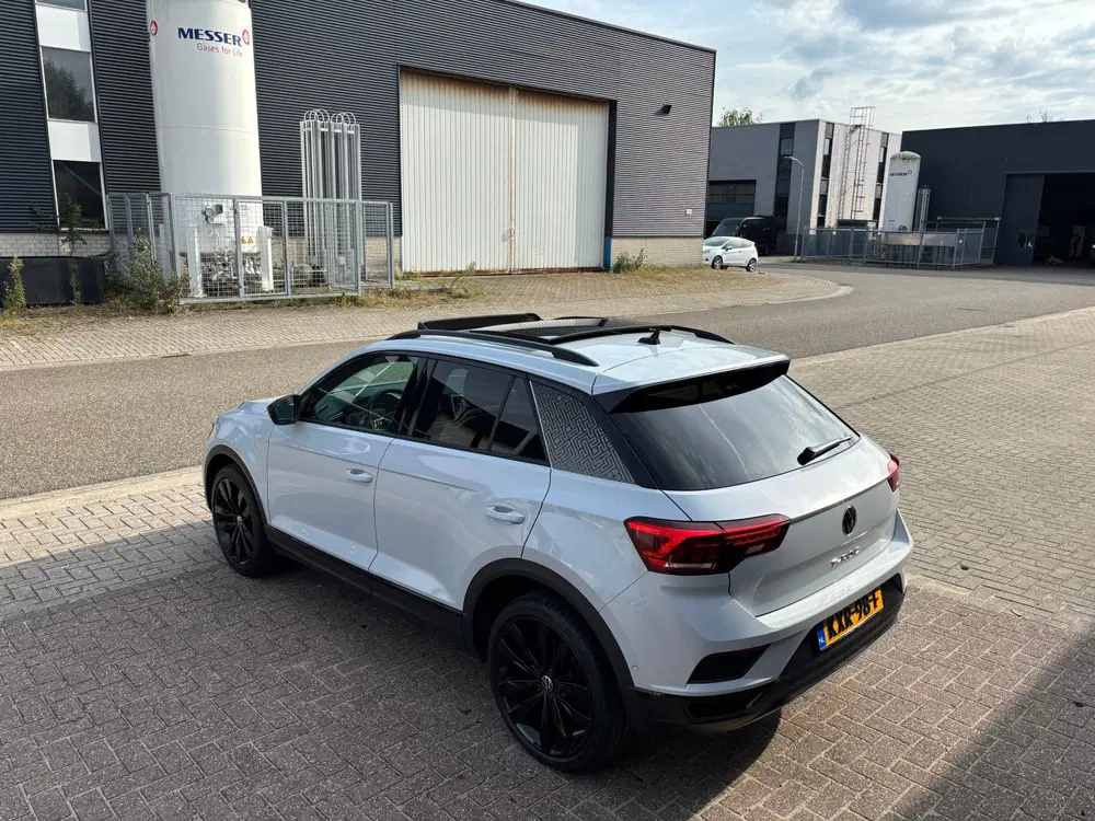 Volkswagen T-Roc 2021 black style uit 2021, foto 10