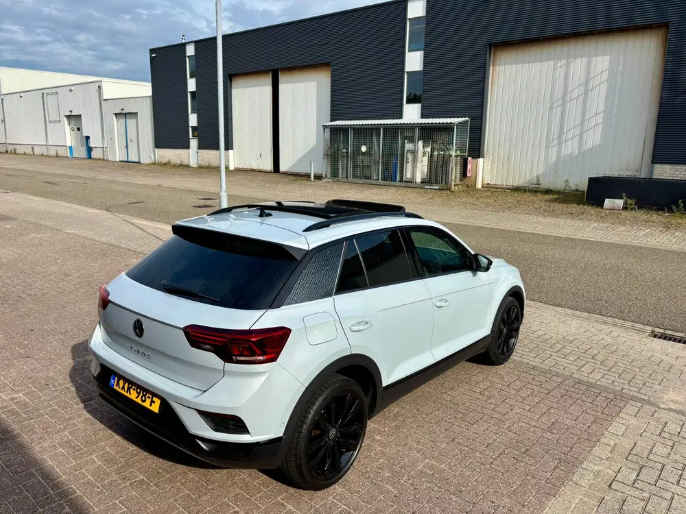 Volkswagen T-Roc 2021 black style uit 2021, foto 2