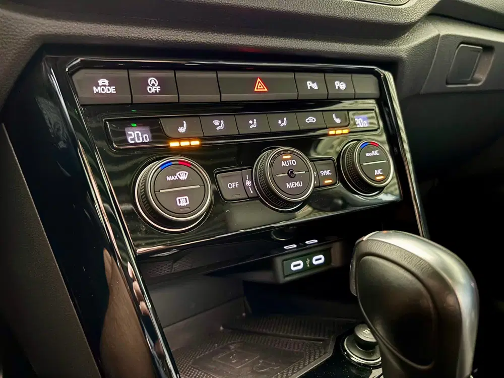 Volkswagen T-Roc 2021 black style uit 2021, foto 5