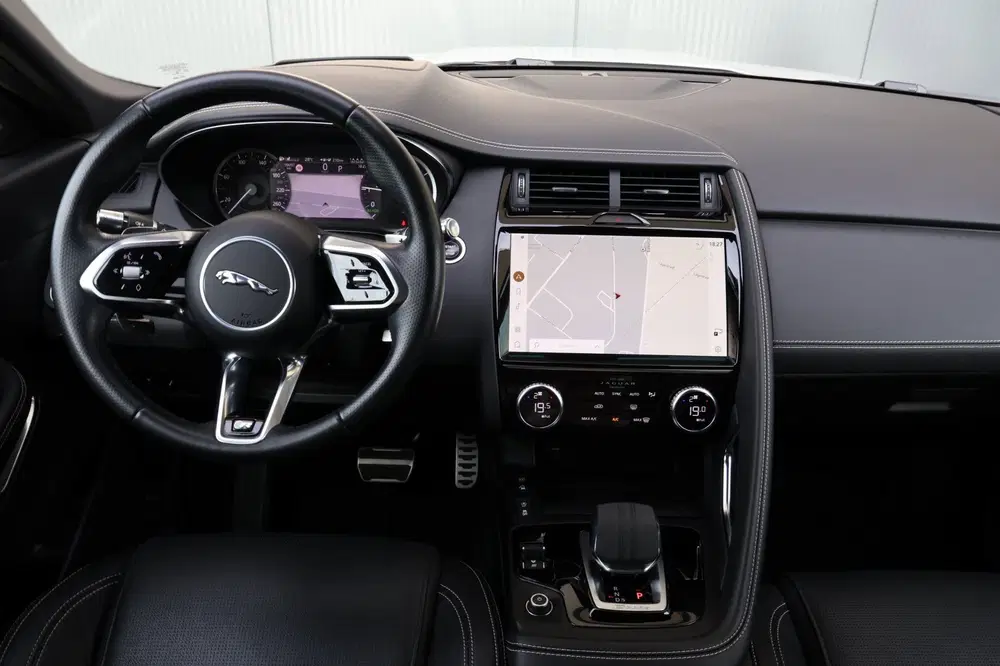 Jaguar E-Pace 1.5 P300e AWD R-Dynamic HSE Black Optiek uit 2022, foto 3