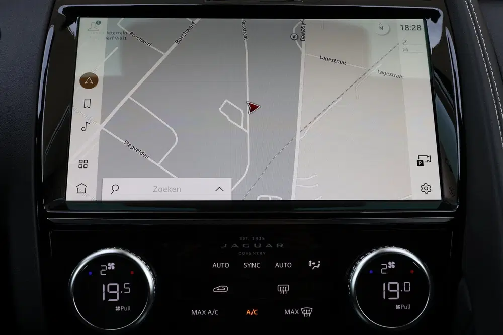 Jaguar E-Pace 1.5 P300e AWD R-Dynamic HSE Black Optiek uit 2022, foto 5