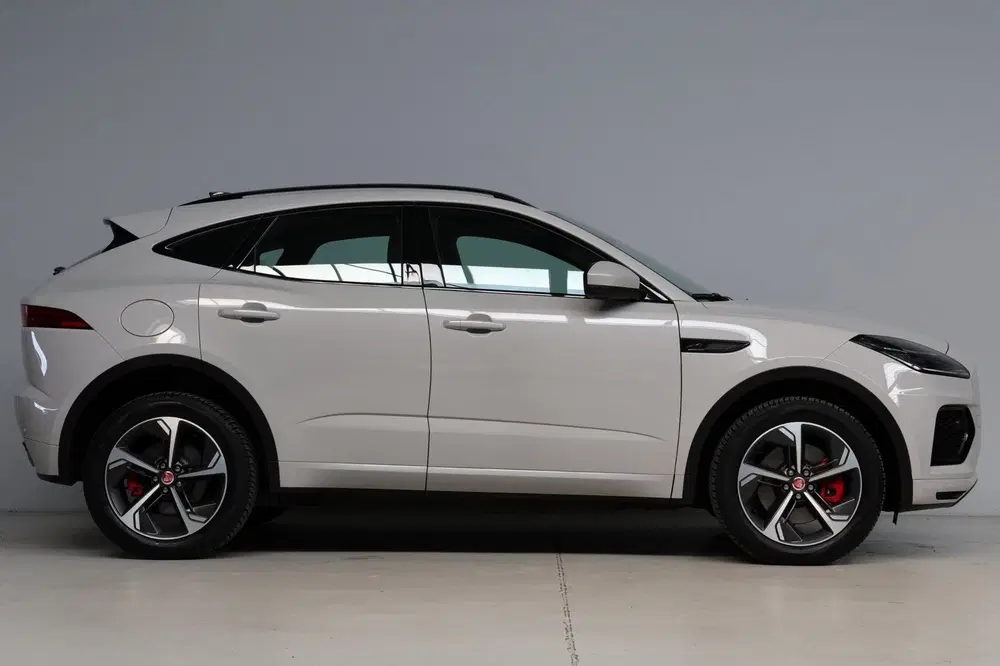 Jaguar E-Pace 1.5 P300e AWD R-Dynamic HSE Black Optiek uit 2022, foto 9