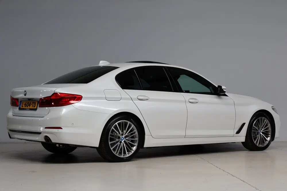 BMW 5-serie 530e Sport Line uit 2019, foto 2