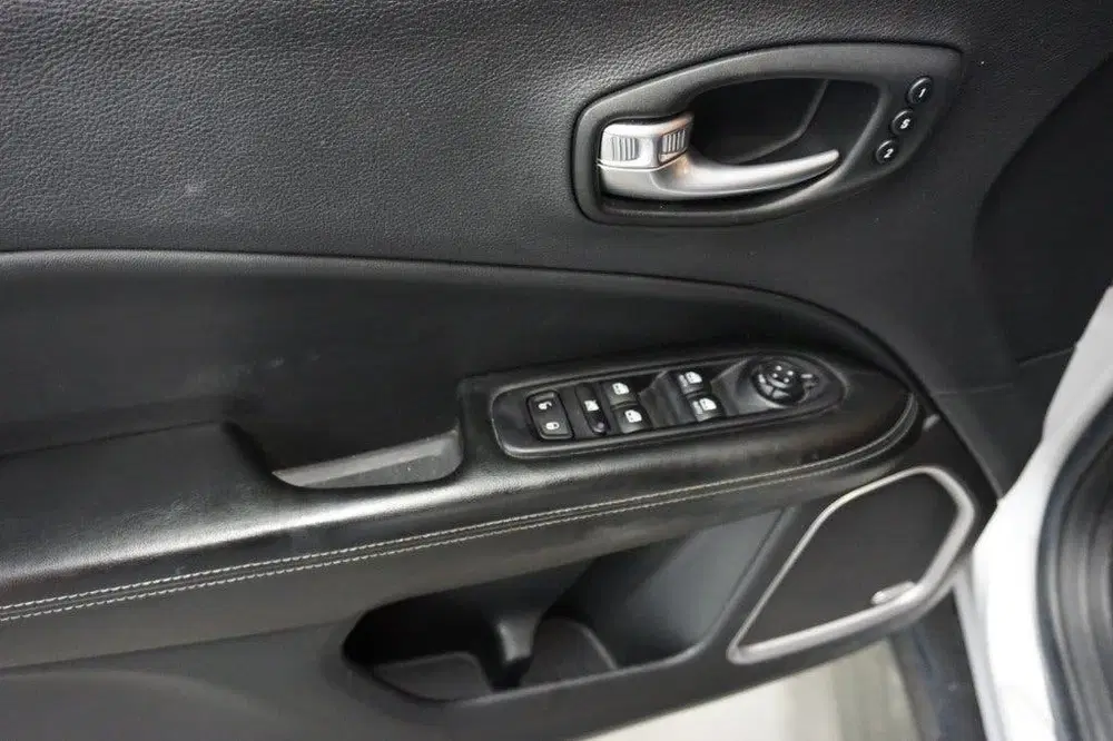 Jeep Compass 4xe 240 Plug-in Hybrid Electric S Automaat uit 2020, foto 9