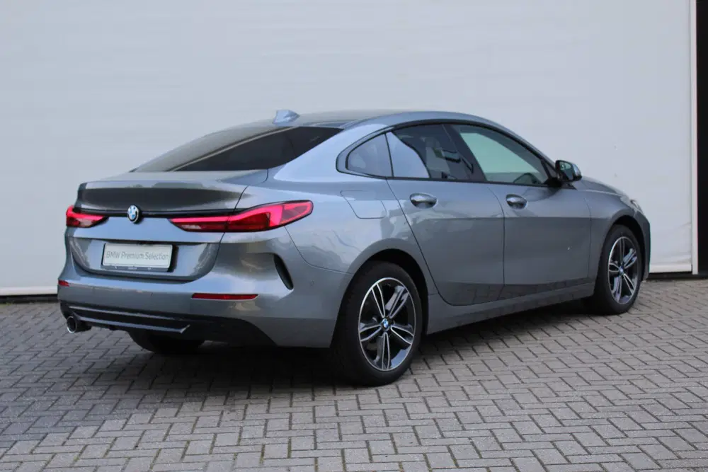BMW 2-serie Coupé 218i Sport Line Automaat uit 2023, foto 2