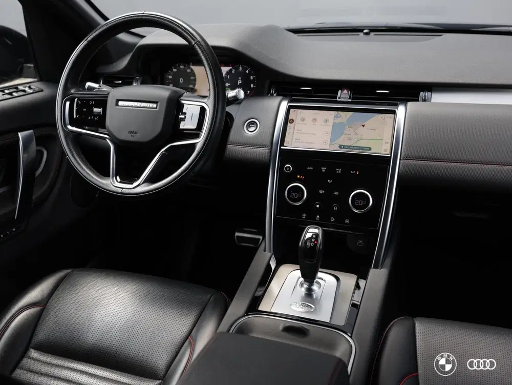 Land Rover Discovery Sport P300e R-DYNAMIC SE uit 2021, foto 2
