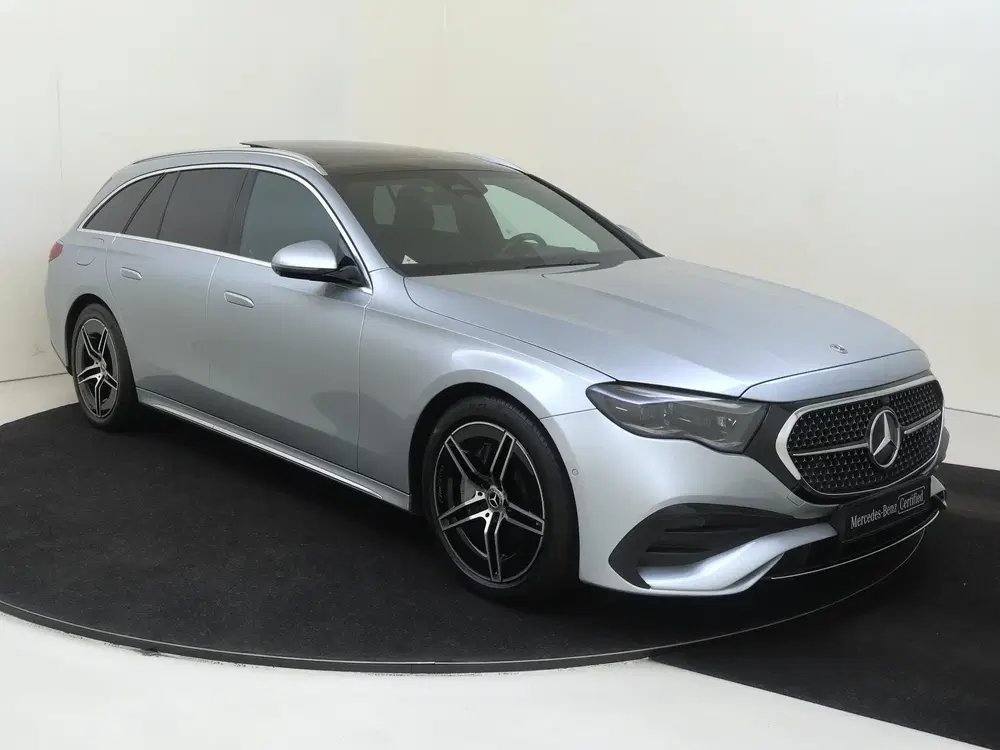 Mercedes-Benz E-Klasse 300 e AMG Line uit 2024, foto 2