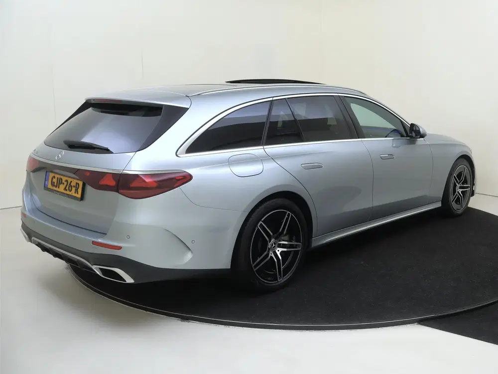 Mercedes-Benz E-Klasse 300 e AMG Line uit 2024, foto 4