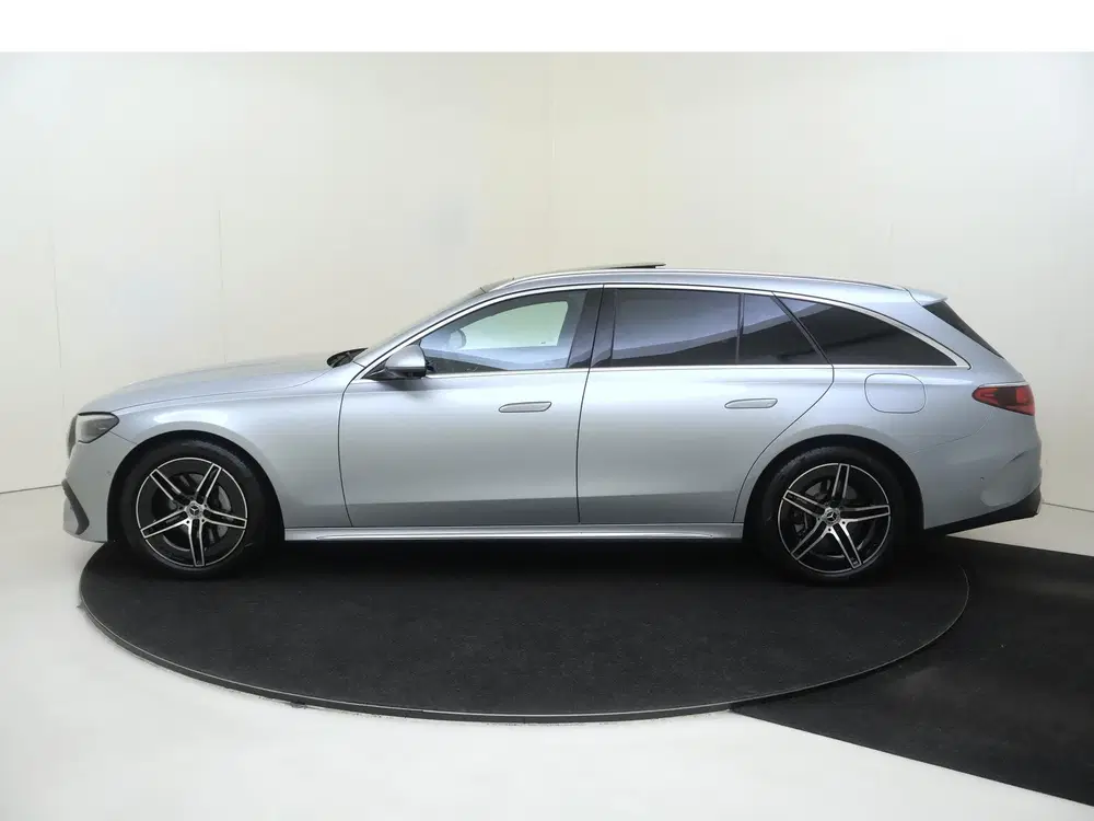 Mercedes-Benz E-Klasse 300 e AMG Line uit 2024, foto 8