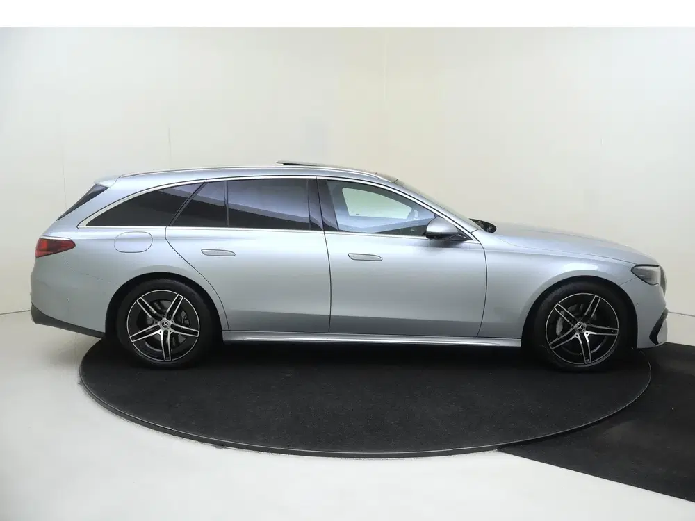 Mercedes-Benz E-Klasse 300 e AMG Line uit 2024, foto 9