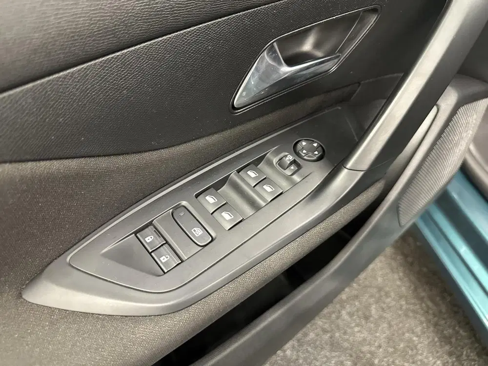 Peugeot 308 1.2 PureTech Active Pack Business NAVI CAR uit 2022, foto 15