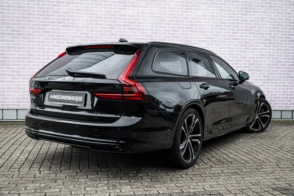 Volvo V90 2.0 T8 Recharge AWD R-Design uit 2022, foto 2