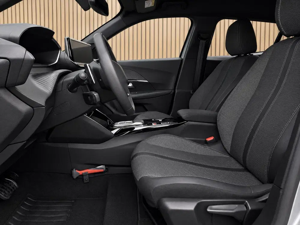 Peugeot 2008 1.2 Hybrid 145 Allure uit 2025, foto 13