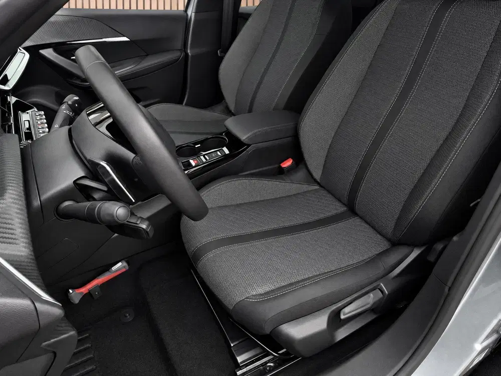 Peugeot 2008 1.2 Hybrid 145 Allure uit 2025, foto 14