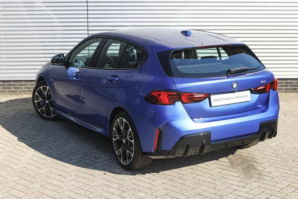 BMW 1-serie 120 M Sport automaat uit 2025, foto 2