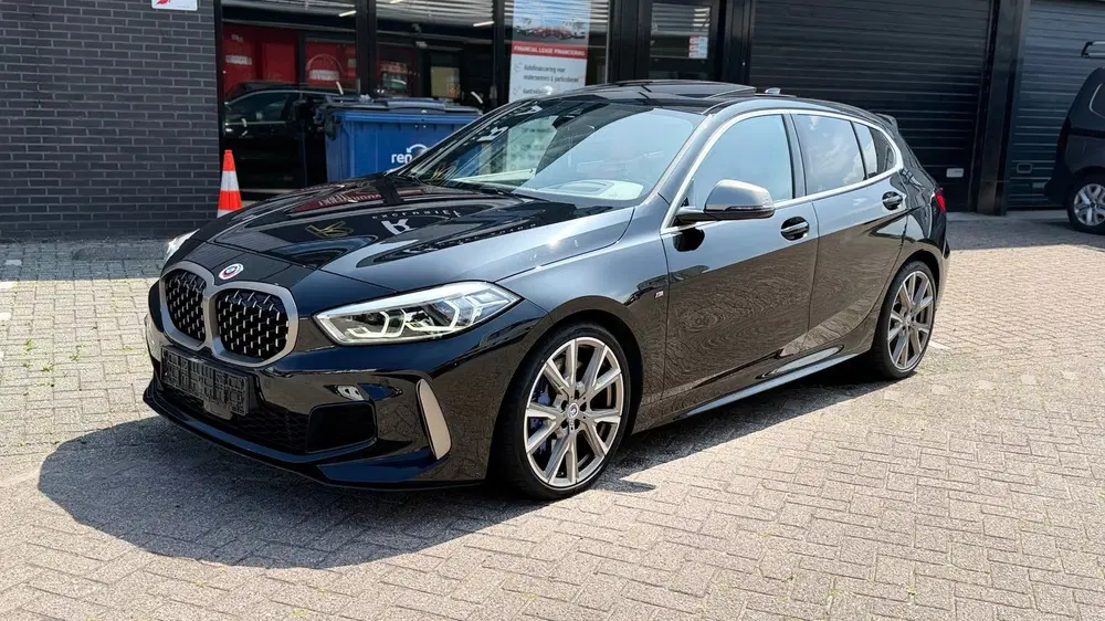 BMW 1-serie M135i xDrive High ExecutiveAutomaat uit 2022, foto 2
